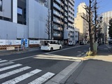 ルフォンプログレ北新宿 外観前面道路写真。