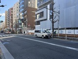 ルフォンプログレ北新宿 外観前面道路写真。