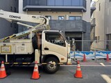アーバネックス上野 外観と前面道路写真。
