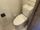 アーバネックス上野 温水洗浄便座付きのモダンなトイレ空間