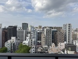 アーバネックス上野 バルコニーから見た都市風景と周辺建物群