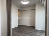 アーバネックス上野 明るい照明と落ち着いた色合いのリビングダイニング空間