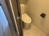 アーバネックス上野 トイレットペーパーホルダー付きの清潔なトイレ室内