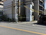 シーズンフラッツ町屋 外観と前面道路写真
