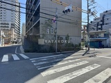 シーズンフラッツ町屋 外観と前面道路写真
