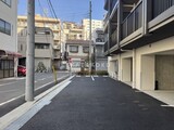 リテラス三ノ輪ウエスト エントランス前敷地。