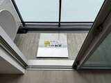 ジーグランデ三ノ輪 開放的な天窓から光が差し込む玄関の様子