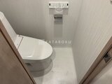 ジーグランデ三ノ輪 ゆとりのあるトイレ空間に新しい洋便器を配置した様子