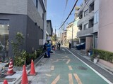 ライブカーサ文京千石プレミア 外観と歩道写真。
