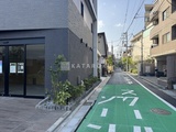 ライブカーサ文京千石プレミア 現代的な建物が並ぶ落ち着いた住宅街の外観