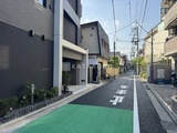 ライブカーサ文京千石プレミア 前面道路から見た落ち着いた外観と周辺環境
