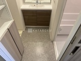 ライブカーサ文京千石プレミア 洗面台と収納が備わった落ち着いた印象の洗面室