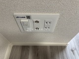 ライブカーサ文京千石プレミア 天井に取り付けられた照明制御と電源コンセント
