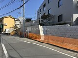 ルフォンプログレ高田馬場ノース 外観と前面道路写真。