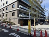 ルフォンプログレ高田馬場ノース 外観と前面道路写真。