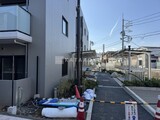 ルフォンプログレ高田馬場ノース 外観と前面道路写真。
