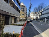 ダフィット錦糸町 外観と前面道路写真。