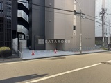 ダフィット錦糸町 前面道路から見たモダンな建物の外観と入口