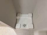 ダフィット錦糸町 洗面台下の防水パンと排水口、脚部の様子