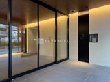 プラウドフラット西蒲田 モダンな照明が灯るエントランスホール