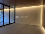 プラウドフラット西蒲田 間接照明が落ち着いた雰囲気を演出する共用ホールスペース
