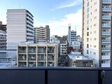 プラウドフラット西蒲田 高層階からの眺望で、都市景観が広がる様子