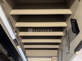 プラウドフラット西蒲田 収納スペースの棚板が整然と並ぶ様子