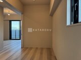 プラウドフラット西蒲田 奥行きのある室内から眺める開放的なバルコニー付きの空間