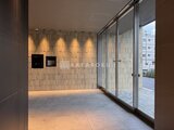 アリビス五反野 大きな窓から光が差し込む、開放的な共用スペース