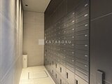 アリビス五反野 モダンな色合いの宅配ボックスが整然と並ぶ共用部