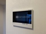 アリビス五反野 壁に設置されたモニター付きインターホン