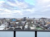 アリビス五反野 高層階からの開放的な街並みと空の眺望