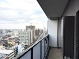 アリビス五反野 都市景観を見下ろす高層階バルコニーからの眺め