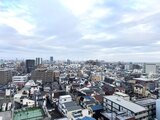 アリビス五反野 高い階からの眺望で、周辺の街並みと空を見渡す風景