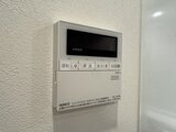 アリビス五反野 壁に取り付けたNORITZ製の給湯器リモコン