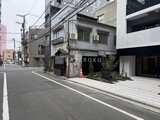 ルフォンプログレ赤羽マークス 周辺建物に囲まれた落ち着いた街並みから見た建物外観