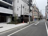 ルフォンプログレ赤羽マークス 街路樹を配した落ち着いたエントランスの建物外観