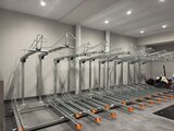 ルフォンプログレ赤羽マークス 駐輪スペースに整列された自転車ラックと明るく整理された空間