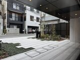 ルフォンプログレ赤羽マークス モダンな共用庭園が広がるエントランスアプローチの様子