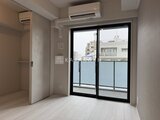 ルフォンプログレ赤羽マークス 大きな窓からの採光と落ち着いた色合いのワンルーム
