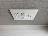 ルフォンプログレ赤羽マークス 天井に配置されたコンセントと照明スイッチ