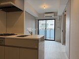 ルフォンプログレ赤羽マークス アイランド型キッチンから広いリビングダイニングへ繋がる開放的