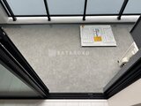 ルフォンプログレ赤羽マークス 採光が入る開放的なバルコニーと落ち着いた色合いのタイル床