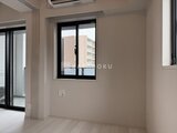 ルフォンプログレ赤羽マークス 黒い窓枠が引き立つ明るいベッドルーム