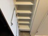ルフォンプログレ赤羽マークス 可動棚付きの明るい印象の収納スペース