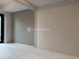 ルフォンプログレ赤羽マークス 明るい光が差し込むリビングダイニングの広々とした空間