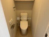 ルフォンプログレ赤羽マークス 温かみのある落ち着いた色合いのトイレ空間