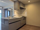 ルフォンプログレ赤羽マークス モダンな色合いでまとめた、カウンターキッチンから livin
