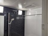 ルフォンプログレ赤羽マークス 濃紺のアクセント壁が落ち着いた印象のシャワールーム