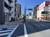 グランパセオ蒲田3 前面道路から見た建物と周辺街並みの外観